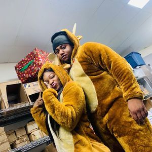 Meet your Posher, Charis